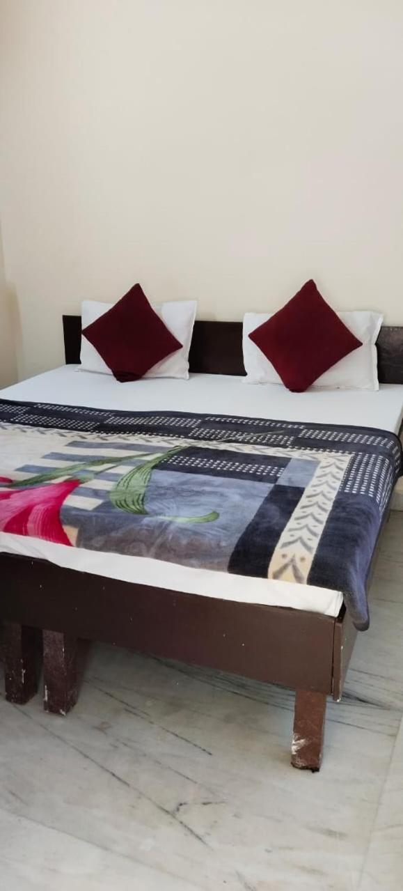 Rohit Paying Guest House Assi Ghat Варанаси Стая снимка
